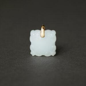 「 八方来蝠 」和田白玉牌项坠