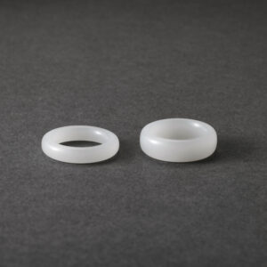 「 和田白玉素圈戒 」