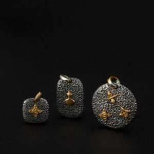 「 反正有光 」银嵌22K金平安牌挂坠