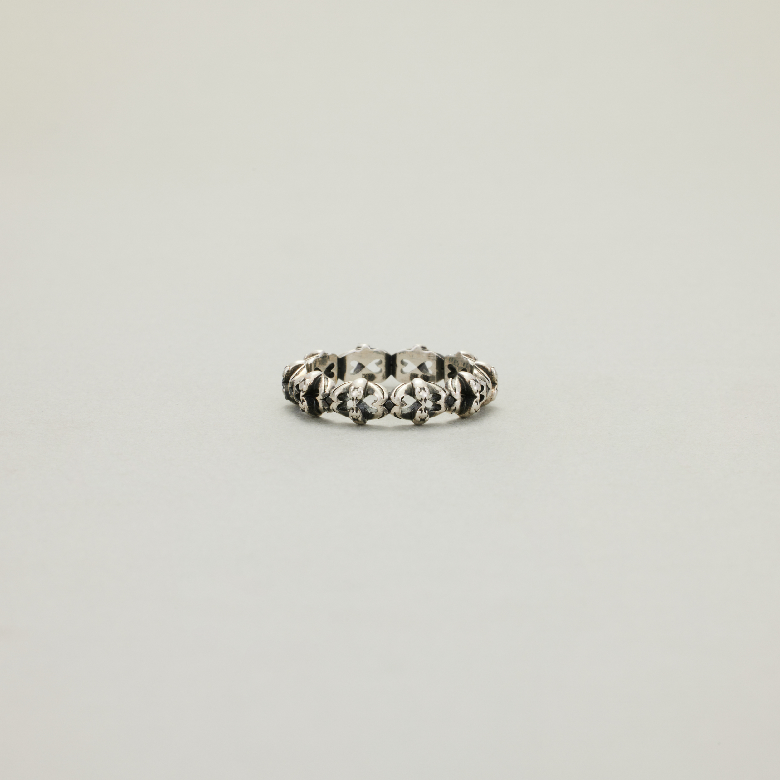 「 蝠抱 」镶钻圈戒