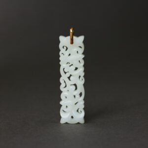 「 长寿系列 」双蝠如意透雕白玉牌项坠